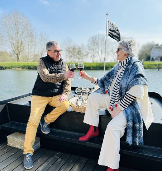échange de verres sur le bateau